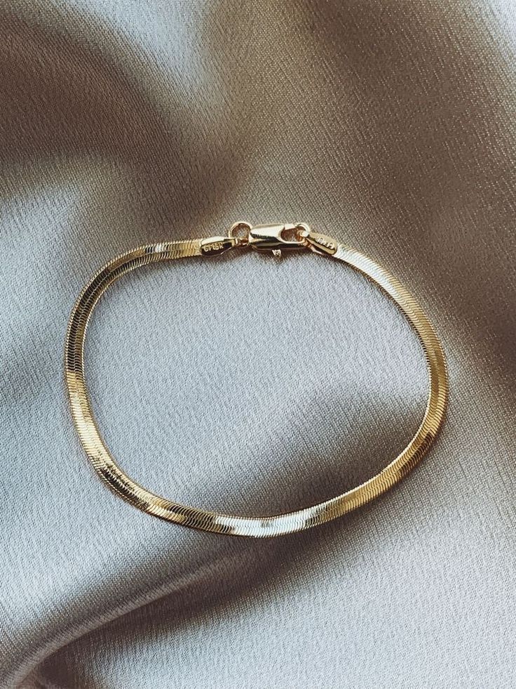 THE CURVE BRACELET